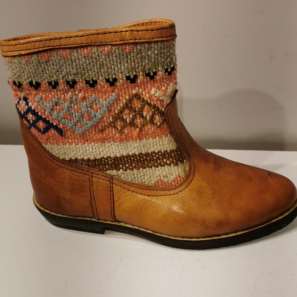 Women's Handmade  Brown Leather Kilim Boots - Picture 3 of 7